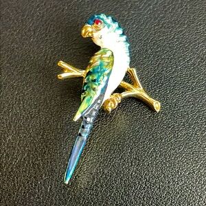 Vintage Painted Colorful Parrot Bird Brooch Pin w/‎ Rhinestone Eye in Gold Tone